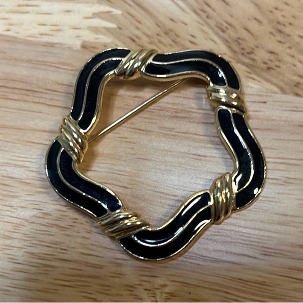 Trifari Black and Gold Brooch Circle Pin